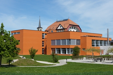 Schulhaus Orange