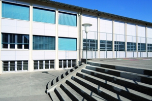 Schulhaus Blau